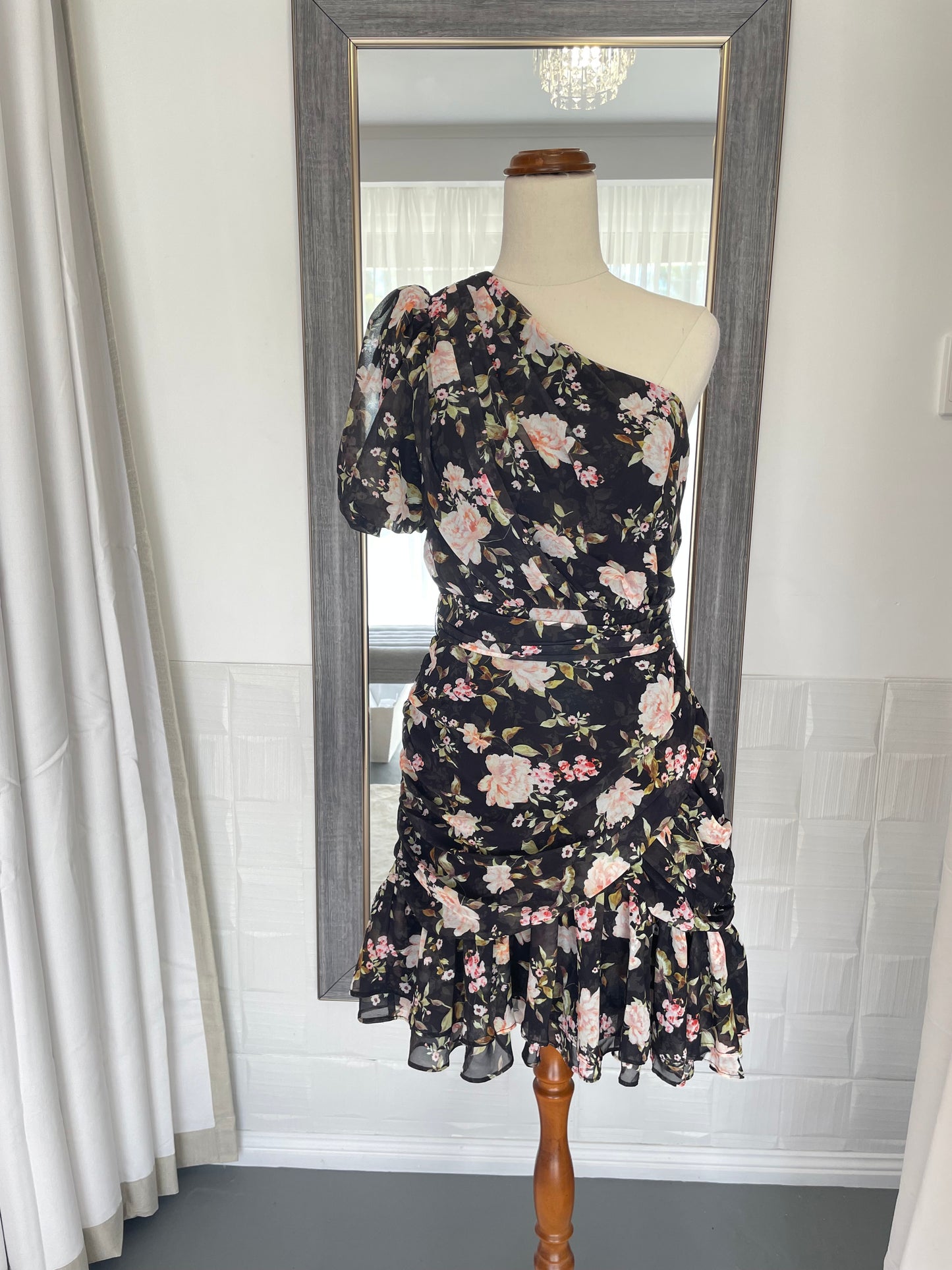 SHEIKE | size 8 | RRP $189