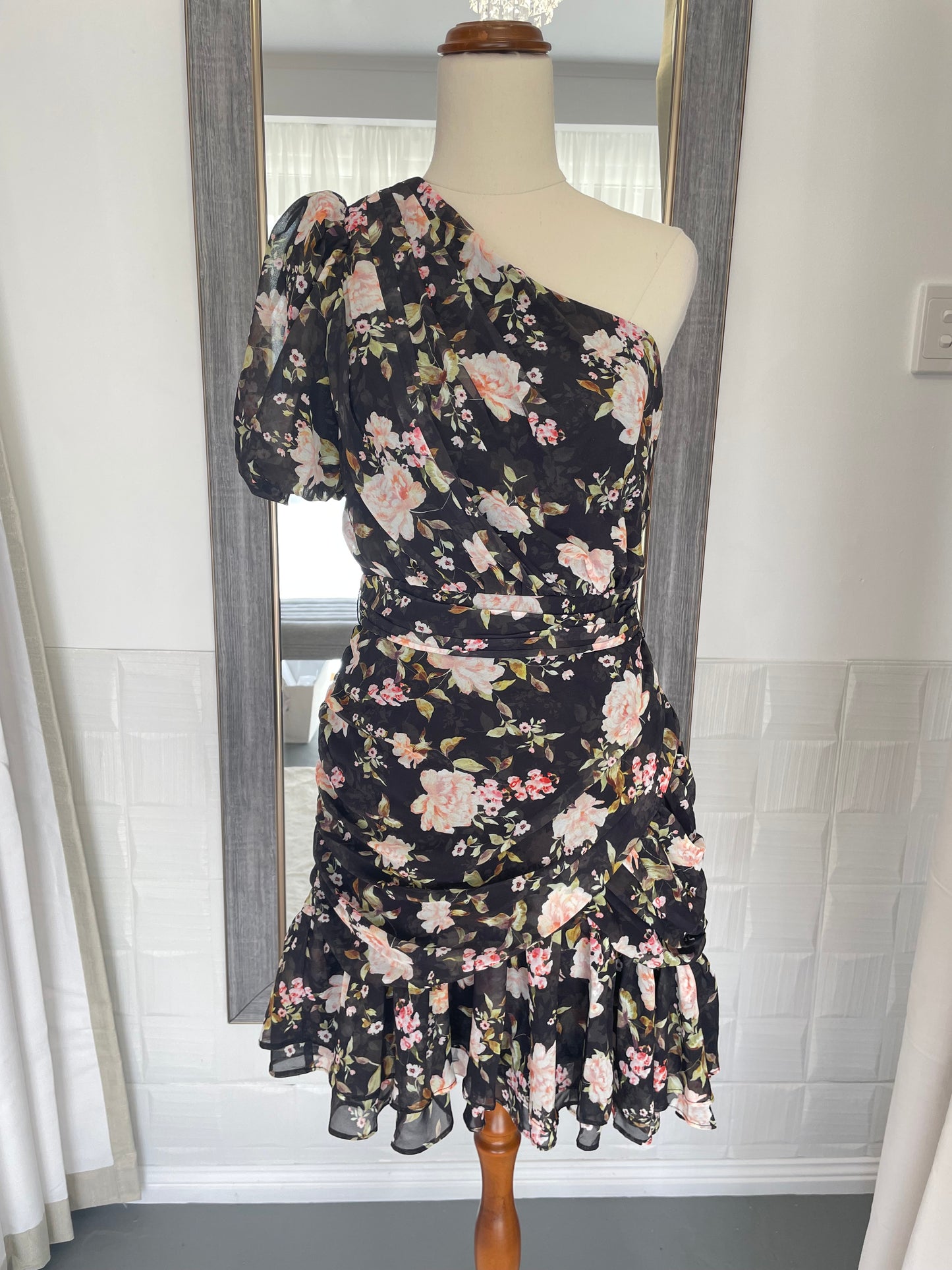 SHEIKE | size 8 | RRP $189