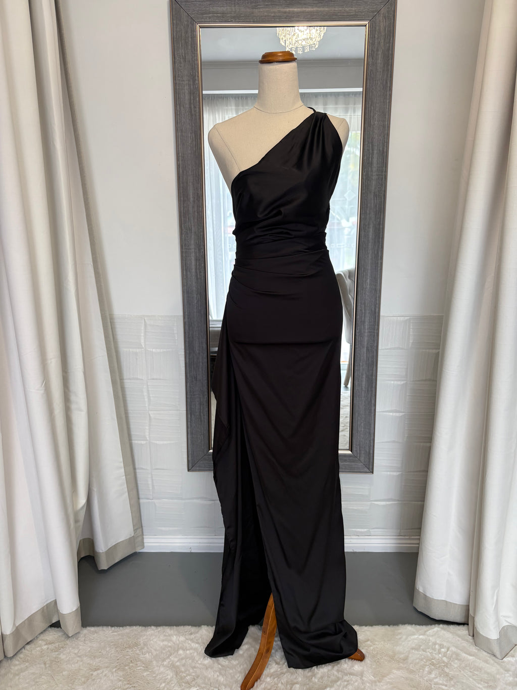 Ariel Black Gown | size 8 | RRP $160