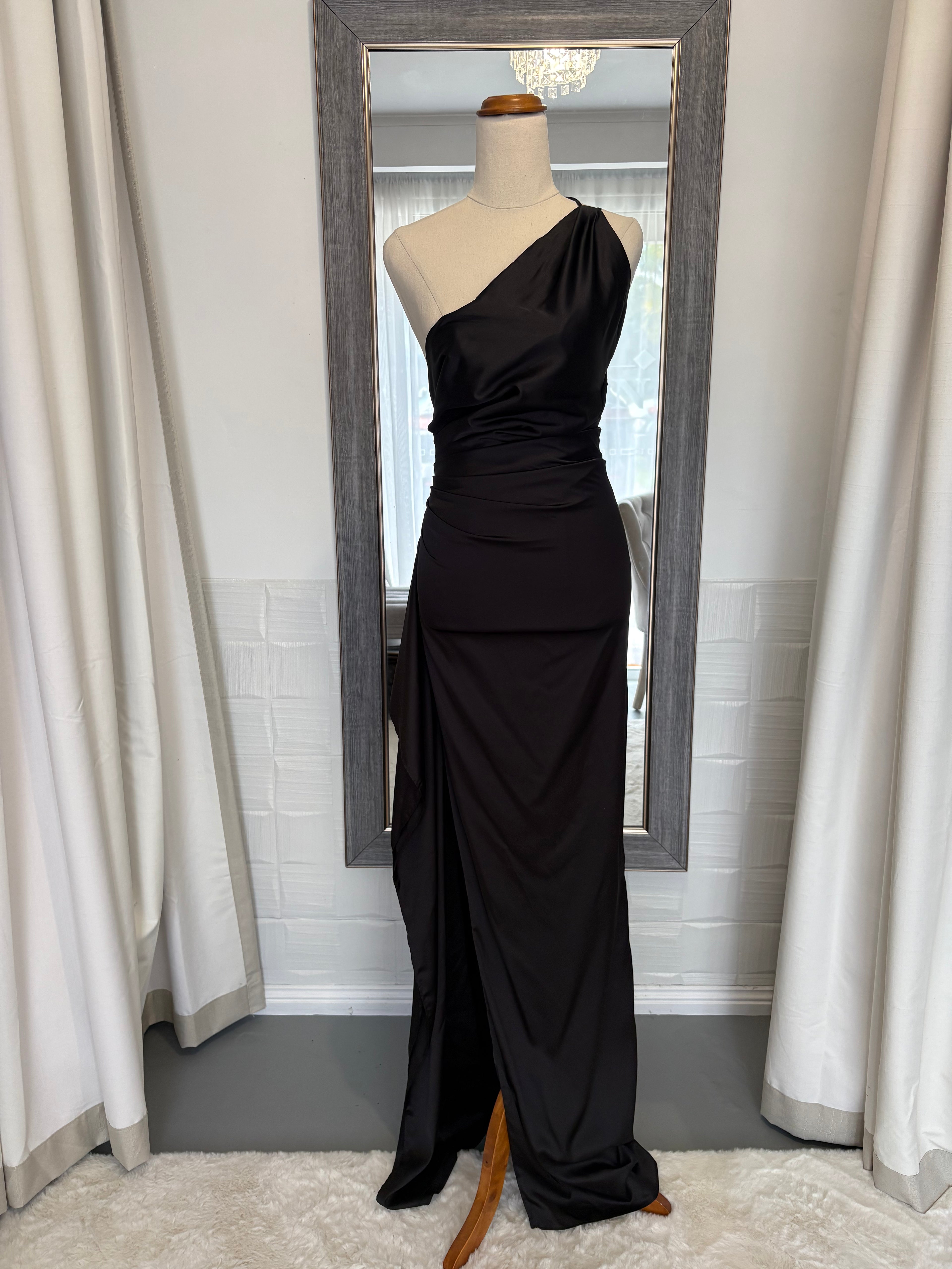 Ariel Black Gown | size 8 | RRP $160