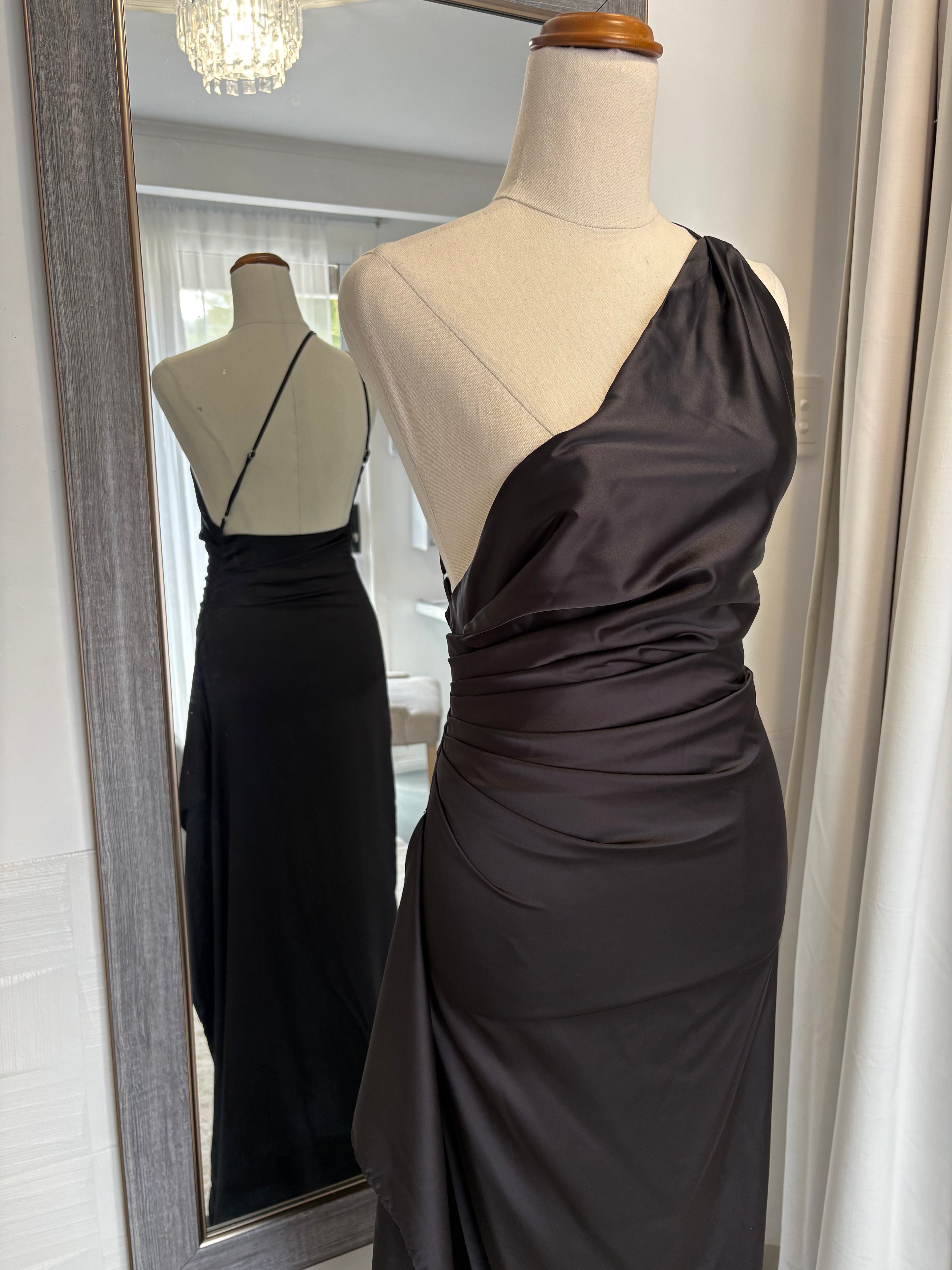 Ariel Black Gown | size 8 | RRP $160