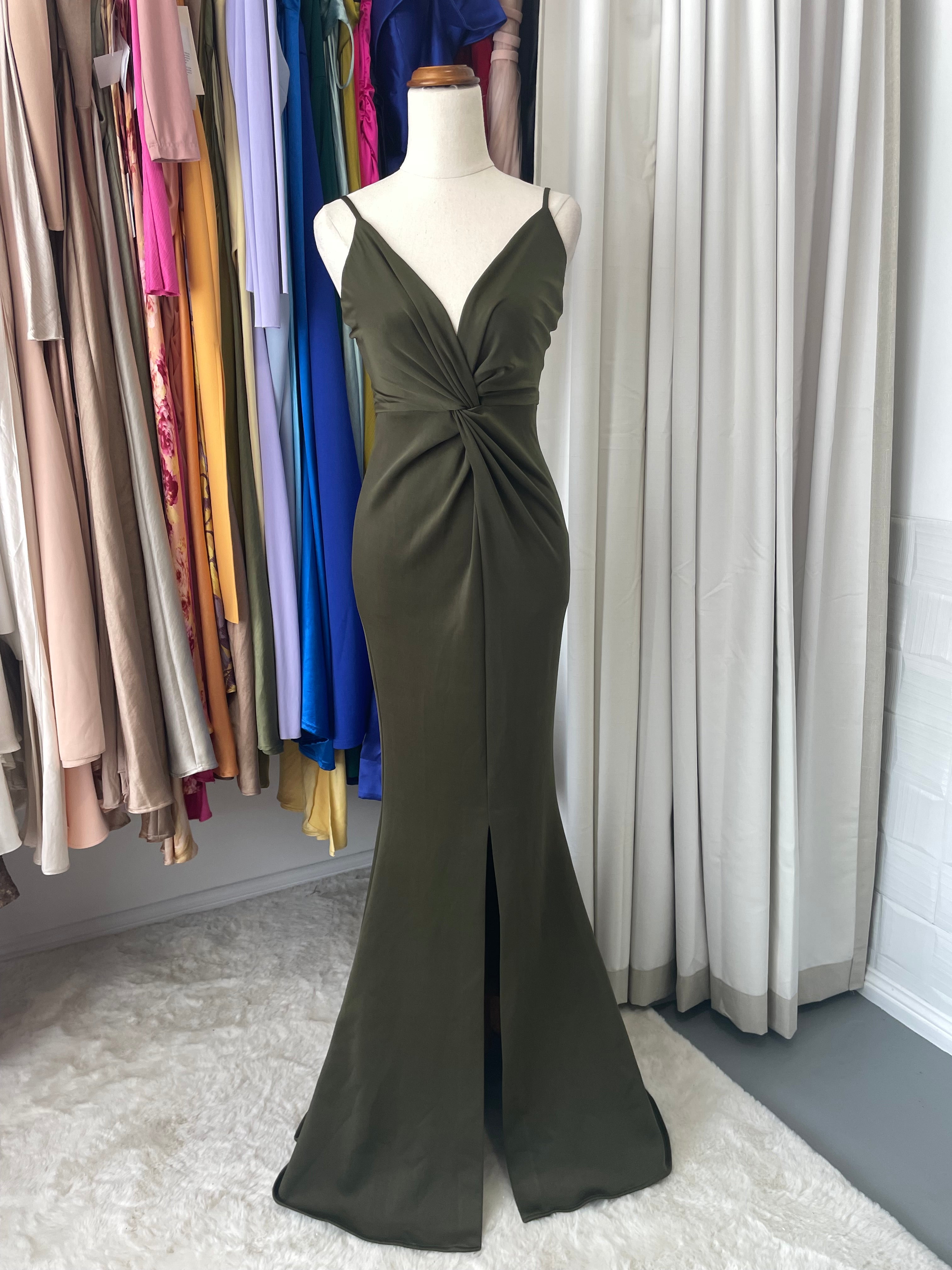 This Sheike piece delivers understated edge with practical style. Customizable straps and a concealed back zipper offer versatility, while the stretchy fabric moves with your body. The standout waist detailing creates dimension and shape, enhanced by a subtle mermaid hem that adds just enough curve without overdoing it.